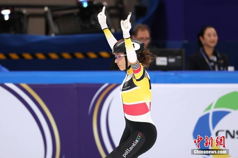 关于短道速滑女子米比赛，荷兰选手斩获金牌的信息