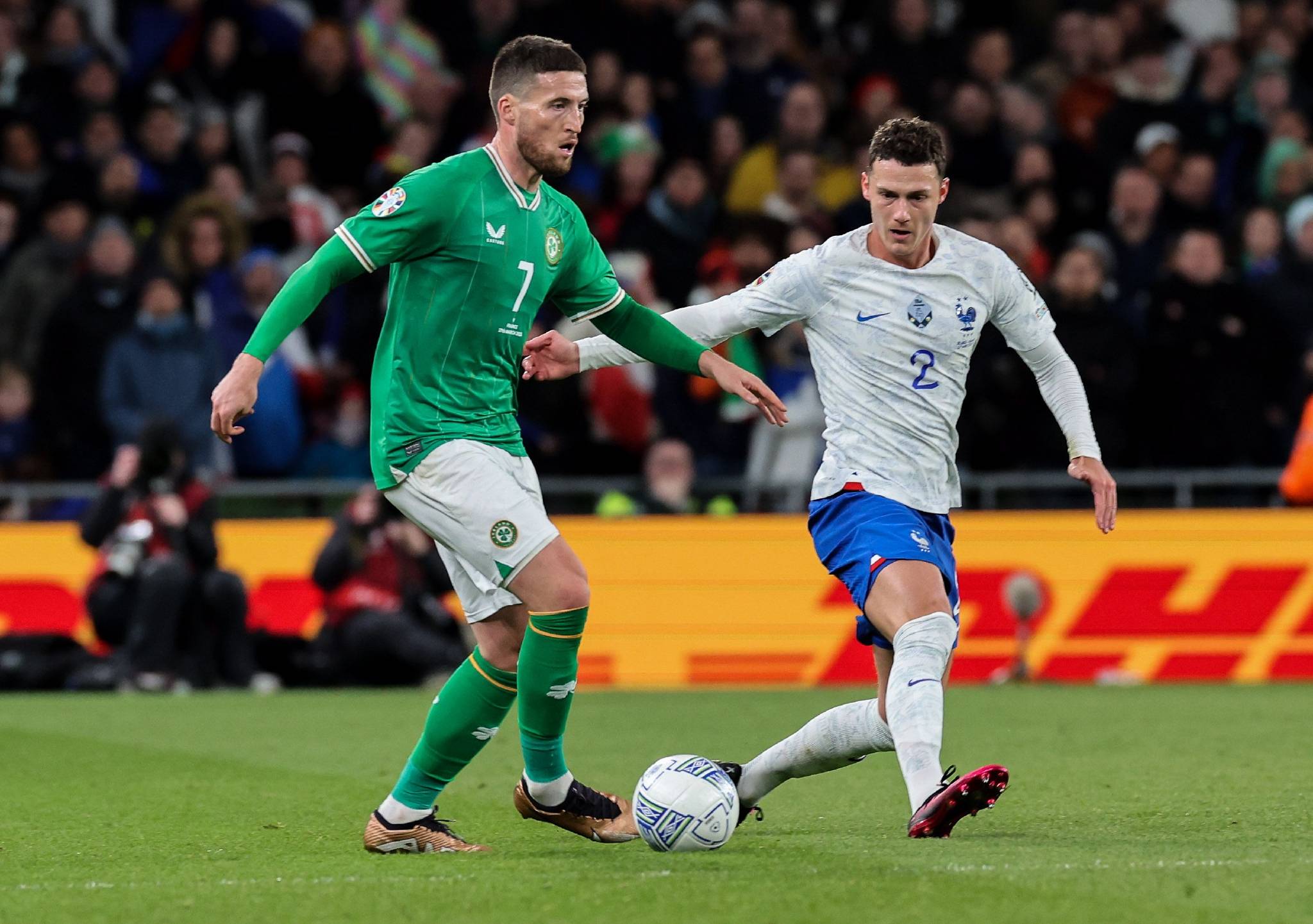 包含欧国联比赛：赛场上的风云人物的词条